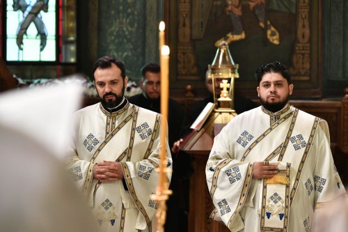 Cântare de adormire adusă Maicii lui Dumnezeu la Catedrala Patriarhală Poza 264710