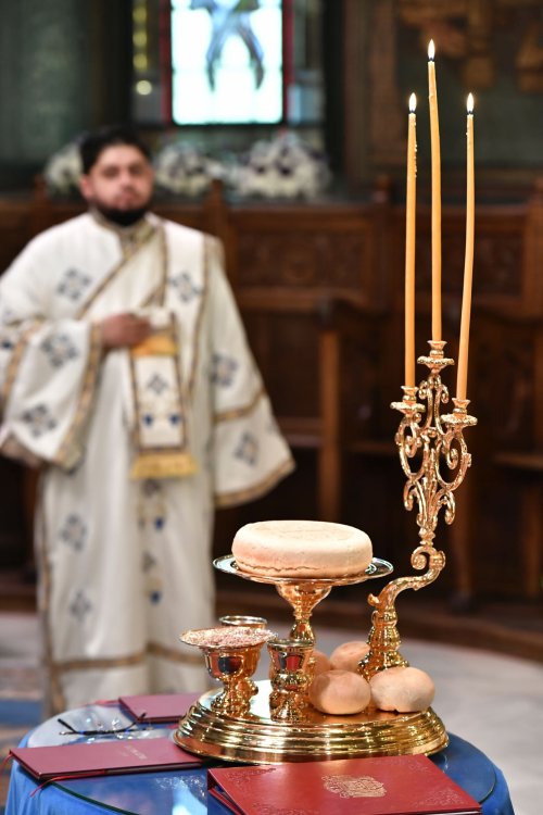 Cântare de adormire adusă Maicii lui Dumnezeu la Catedrala Patriarhală Poza 264711