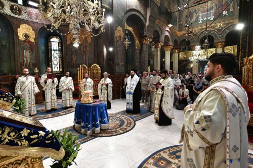 Cântare de adormire adusă Maicii lui Dumnezeu la Catedrala Patriarhală Poza 264712