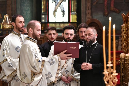 Cântare de adormire adusă Maicii lui Dumnezeu la Catedrala Patriarhală Poza 264713