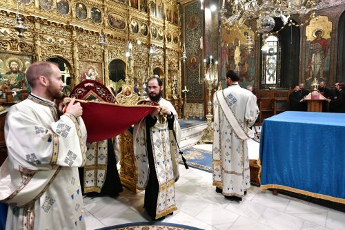 Cântare de adormire adusă Maicii lui Dumnezeu la Catedrala Patriarhală Poza 264719
