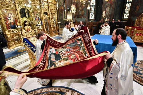 Cântare de adormire adusă Maicii lui Dumnezeu la Catedrala Patriarhală Poza 264720