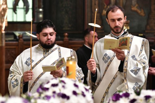 Cântare de adormire adusă Maicii lui Dumnezeu la Catedrala Patriarhală Poza 264723