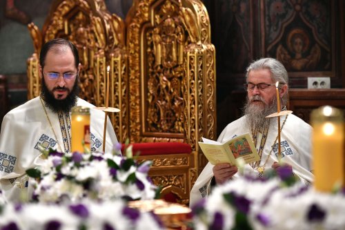 Cântare de adormire adusă Maicii lui Dumnezeu la Catedrala Patriarhală Poza 264724