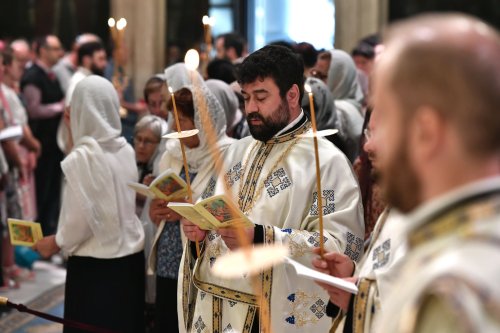 Cântare de adormire adusă Maicii lui Dumnezeu la Catedrala Patriarhală Poza 264725