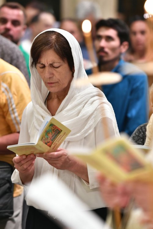 Cântare de adormire adusă Maicii lui Dumnezeu la Catedrala Patriarhală Poza 264728