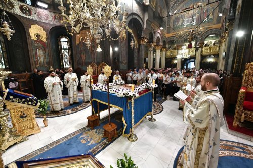 Cântare de adormire adusă Maicii lui Dumnezeu la Catedrala Patriarhală Poza 264731