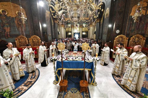 Cântare de adormire adusă Maicii lui Dumnezeu la Catedrala Patriarhală Poza 264732