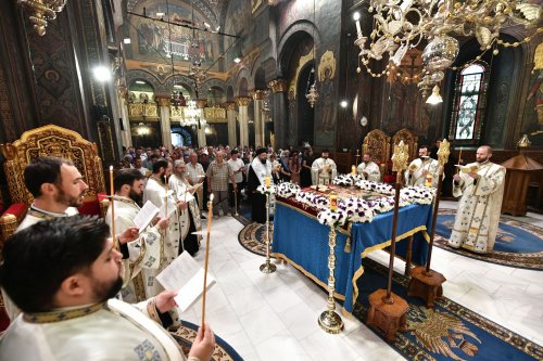 Cântare de adormire adusă Maicii lui Dumnezeu la Catedrala Patriarhală Poza 264733