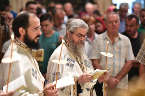 Cântare de adormire adusă Maicii lui Dumnezeu la Catedrala Patriarhală Poza 264735