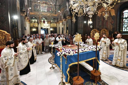 Cântare de adormire adusă Maicii lui Dumnezeu la Catedrala Patriarhală Poza 264736