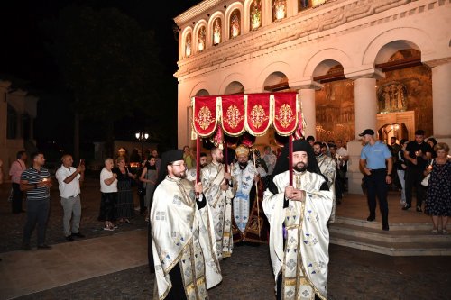 Cântare de adormire adusă Maicii lui Dumnezeu la Catedrala Patriarhală Poza 264738