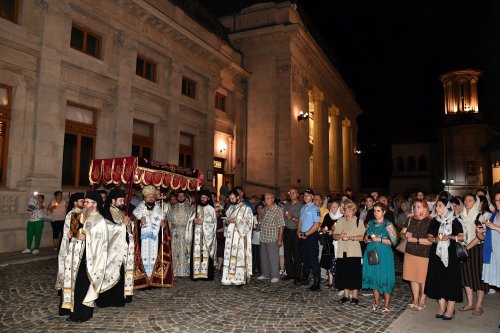 Cântare de adormire adusă Maicii lui Dumnezeu la Catedrala Patriarhală Poza 264743