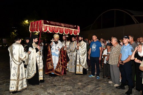 Cântare de adormire adusă Maicii lui Dumnezeu la Catedrala Patriarhală Poza 264746