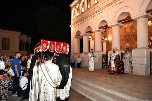 Cântare de adormire adusă Maicii lui Dumnezeu la Catedrala Patriarhală Poza 264750