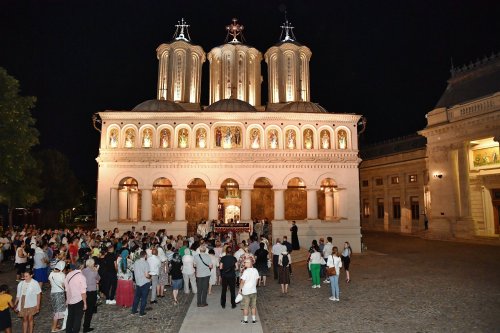 Cântare de adormire adusă Maicii lui Dumnezeu la Catedrala Patriarhală Poza 264751