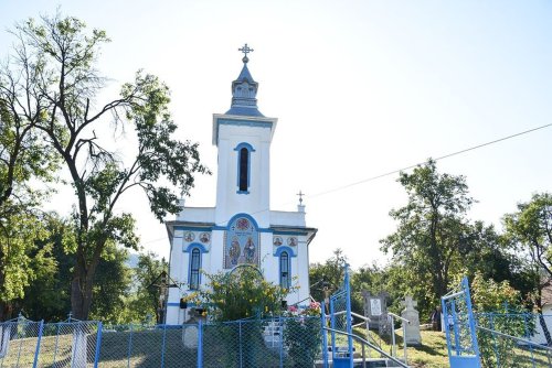 Binecuvântare la Biserica „Sfinţii Apostoli Petru și Pavel” din Ţentea Poza 264794