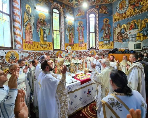 Binecuvântare la Biserica „Sfinţii Apostoli Petru și Pavel” din Ţentea Poza 264795