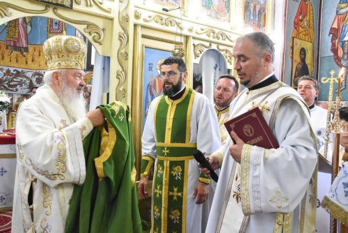 Binecuvântare la Biserica „Sfinţii Apostoli Petru și Pavel” din Ţentea Poza 264796