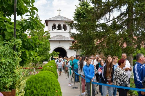 Mănăstirea prahoveană Ghighiu în veșmânt de sărbătoare Poza 264941