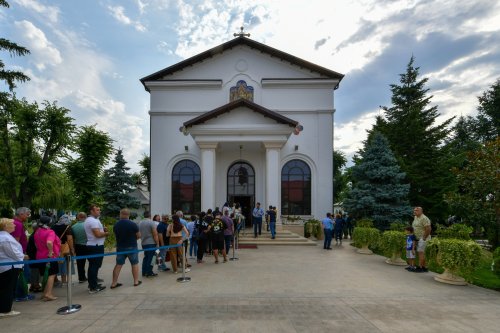 Mănăstirea prahoveană Ghighiu în veșmânt de sărbătoare Poza 264945