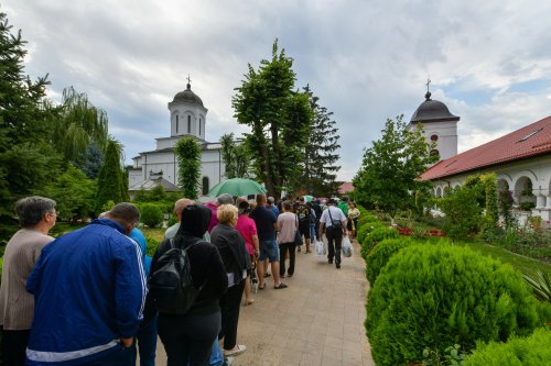 Mănăstirea prahoveană Ghighiu în veșmânt de sărbătoare Poza 264946