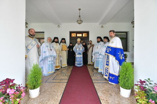 Mănăstirea prahoveană Ghighiu în veșmânt de sărbătoare Poza 264947
