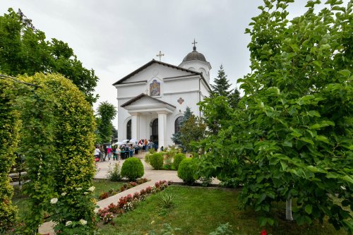 Mănăstirea prahoveană Ghighiu în veșmânt de sărbătoare Poza 264954