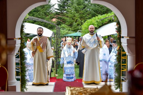 Mănăstirea prahoveană Ghighiu în veșmânt de sărbătoare Poza 264965