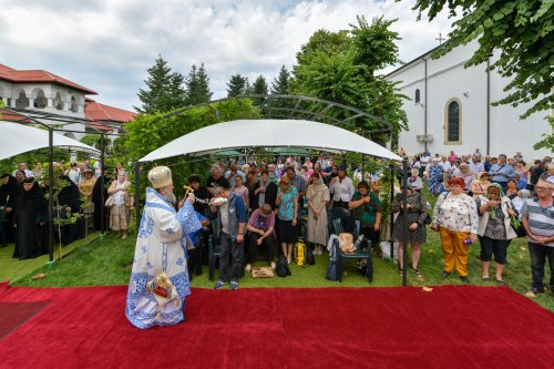 Mănăstirea prahoveană Ghighiu în veșmânt de sărbătoare Poza 264990