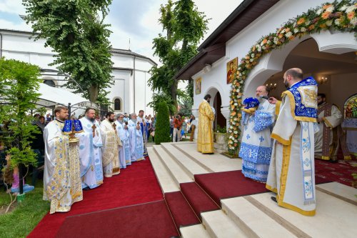 Mănăstirea prahoveană Ghighiu în veșmânt de sărbătoare Poza 264991