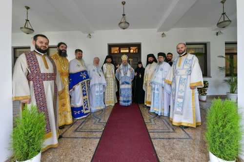 Mănăstirea prahoveană Ghighiu în veșmânt de sărbătoare Poza 265000