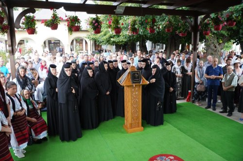 Cinstirea Adormirii Maicii Domnului în Arhiepiscopia Dunării de Jos Poza 265103