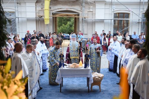 Episcopul Severinului și Strehaiei la o mănăstire gorjeană  Poza 265172