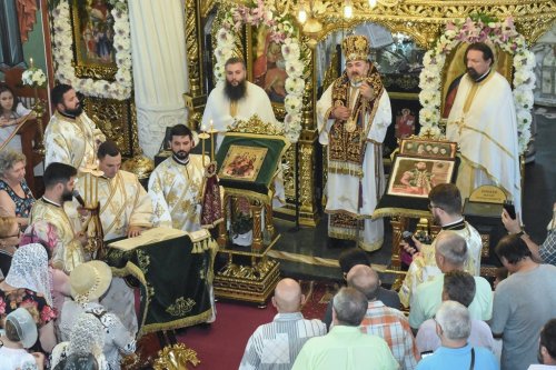 Parohia „Sfinţii Martiri Brâncoveni” din Giurgiu în haine de sărbătoare Poza 265164