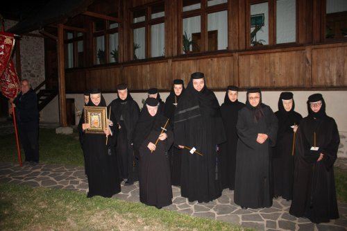 Praznic luminos la Mănăstirea Polovragi din județul Gorj Poza 265167