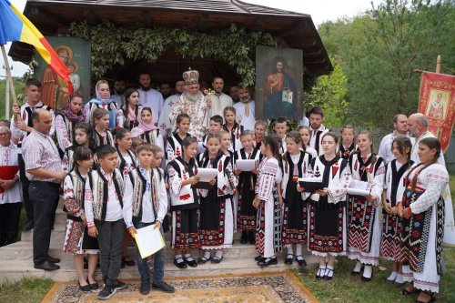 Zestrea credinței și a tradițiilor la Mănăstirea Cârlomănești Poza 265180