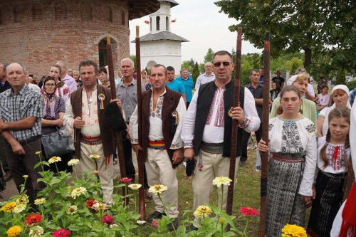 Zestrea credinței și a tradițiilor la Mănăstirea Cârlomănești Poza 265183