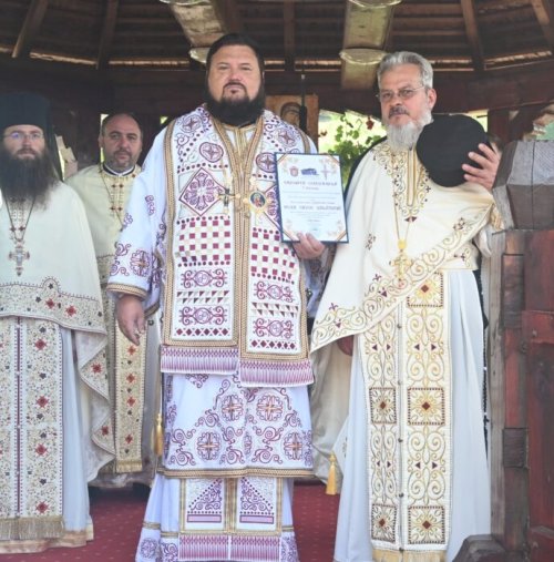 Sinaxa stareților și starețelor din mănăstirile Episcopiei Sălajului Poza 265275