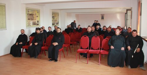Cursuri clericale la Seminarul Teologic Ortodox din Craiova Poza 265474