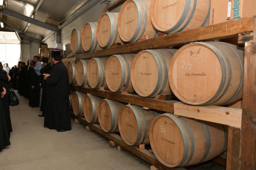 Campanie de prezentare a vinurilor produse la mănăstirea prahoveană Jercălăi Poza 265786