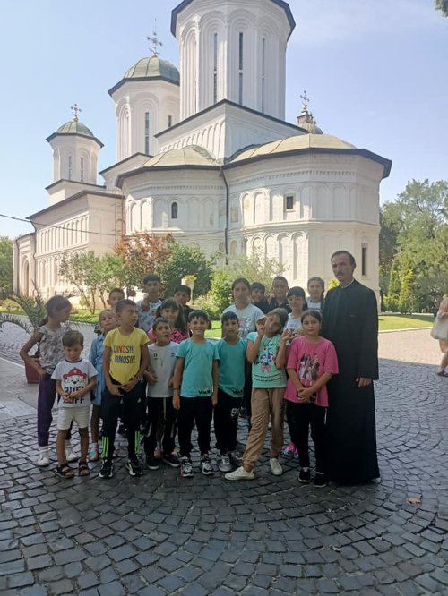 Activități estivale dedicate copiilor în Arhiepiscopia Dunării de Jos Poza 265842