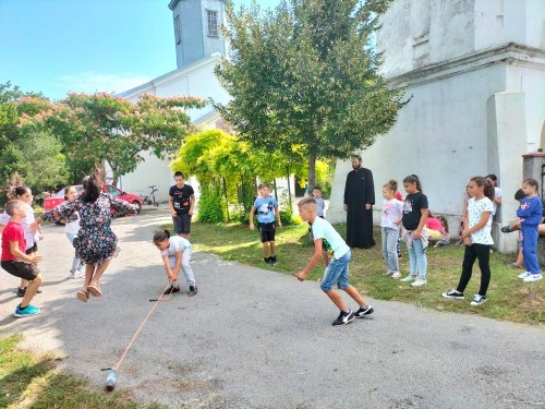 Activități estivale dedicate copiilor în Arhiepiscopia Dunării de Jos Poza 265848
