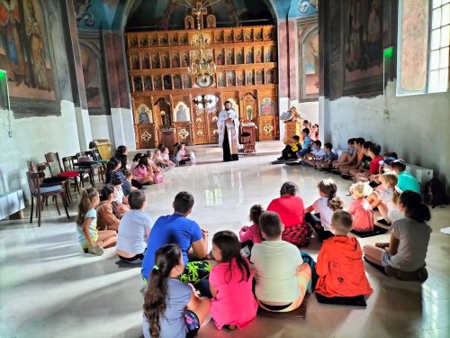 Activități estivale dedicate copiilor în Arhiepiscopia Dunării de Jos Poza 265849