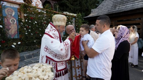 Hramul Mănăstirii „Sfântul Ioan Botezătorul” din Poiana Brașov Poza 266043