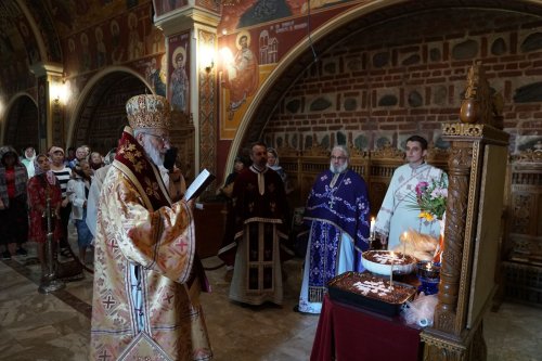 Mănăstirea Cotmeana și-a sărbătorit ocrotitorul Poza 266058