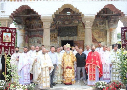 Popas de rugăciune și slujire la o mănăstire gorjeană  Poza 266060