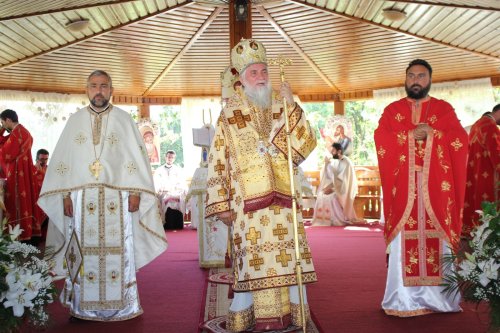 Popas de rugăciune și slujire la o mănăstire gorjeană  Poza 266061