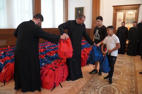3.500 de copii din judeţele Galaţi şi Brăila ajutați la început de an şcolar Poza 266133