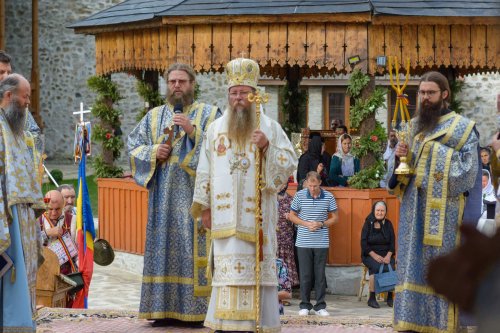 A doua zi consecutivă de sărbătoare la Mănăstirea Secu Poza 266125